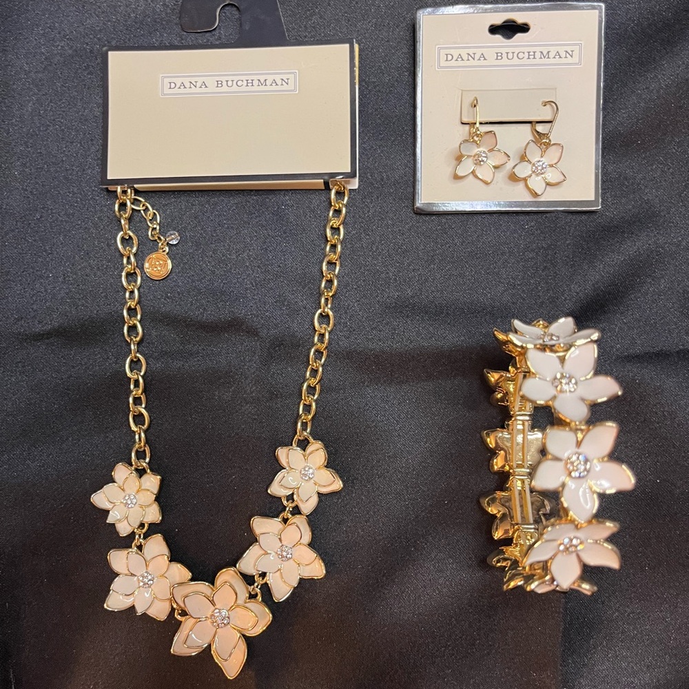 New Dana Buchman Jewelry includes Necklace, Earrings & Bracelet Cream & Goldtone